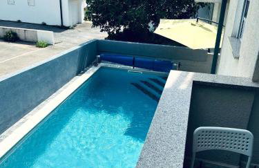 Sun n' Fun Apartments with Pool - Photo 4