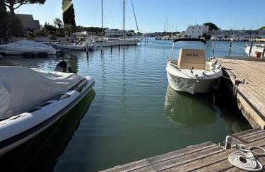 Cap Marina By L'Avenue - Vue XXL - Jacuzzi - Terrasse au bord de l'eau - Plein Sud - 2 chambres - Port Camargue - Foto 16