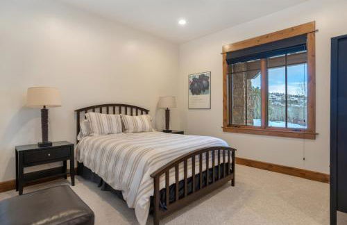 Private Hot Tub, Theater Room, Valet Parking and Ski & Boot Storage at Ritz Carlton - Foto 53