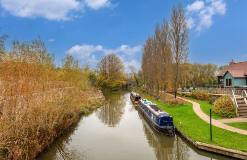 Penthouse Apartment - City Centre - Secure Parking, Balcony, Self-Check-In, Fast Wifi and Smart TV with Netflix by Yoko Property - Photo 36