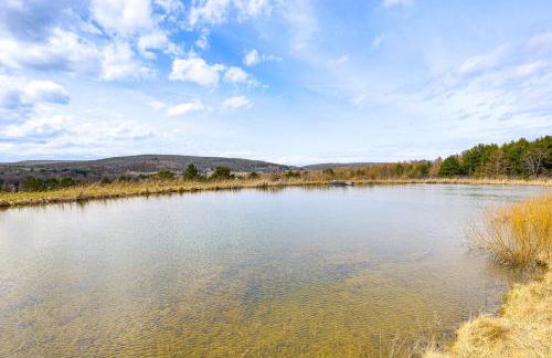 Log Cabin with Pond and Trail Access in Almond! - Foto 31