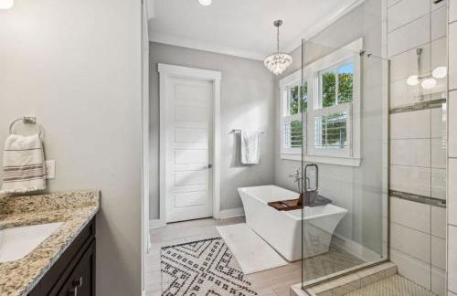 Walk to 12 South and Restaurants with Garage and Golf Simulator - Foto 11