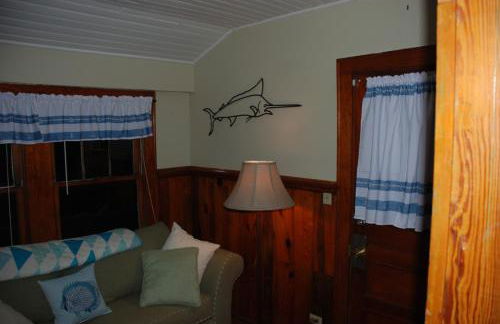 Old Time Beach Front Cottage - The Beach is your Backyard! Pet Friendly cottage - Photo 15