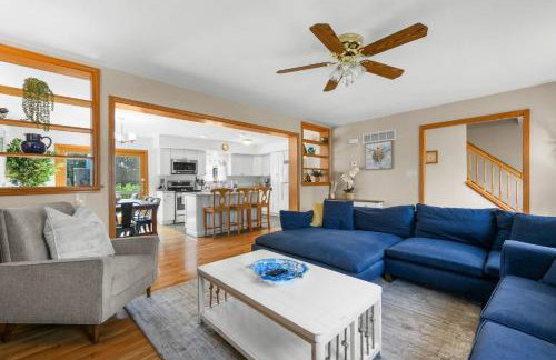 Charming Harwich Home—Relax Explore Cape Cod - Photo 1