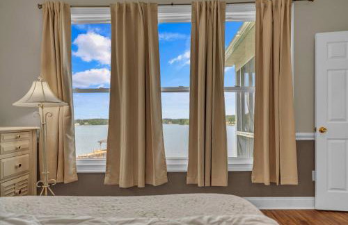 Lakefront Getaway with Dock Pool Sunset Games - Foto 36