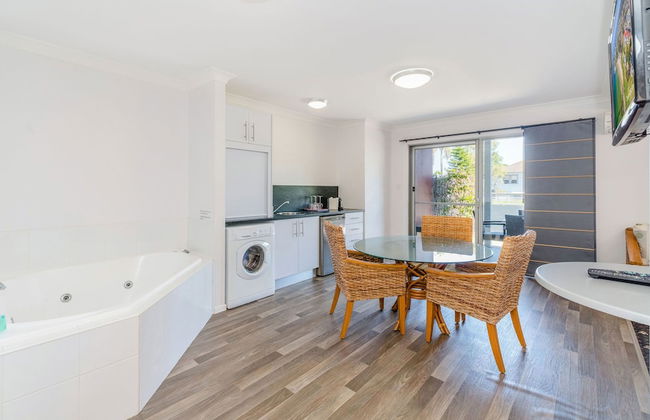 Adrift Apartments - Photo 17