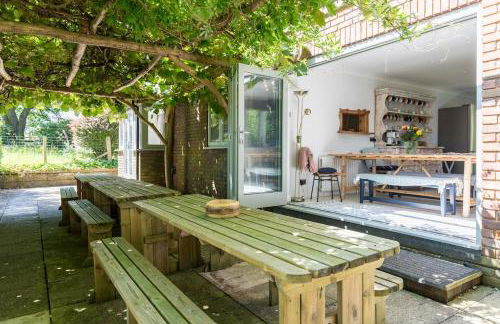 Lower Barn House at Westerlands Farm Sleeps 11 - Foto 22