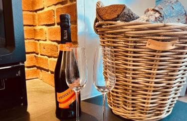 Woodland Cottage - private courtyard - Pet Friendly Retreat in the heart of Windermere - Photo 24