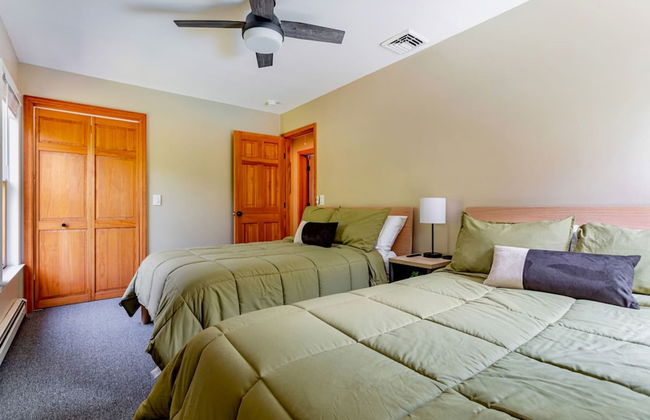 Family Fun Oasis Hot Tub Steam Room Pool Stream Firepit Games - Foto 17