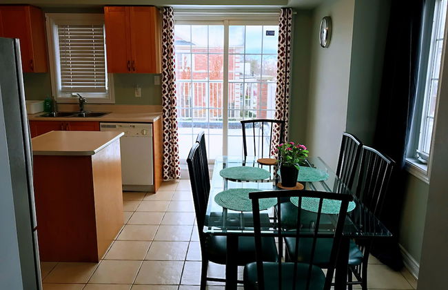 Entire 3 Bedroom Townhouse in Markham - Photo 15