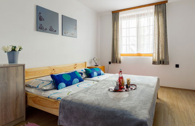 6 bedroom House in Balatonfenyves with private pool and garden - Photo 7