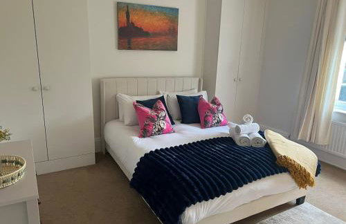 Stylish 1BR Teddington Flat Near Thames River - Foto 1