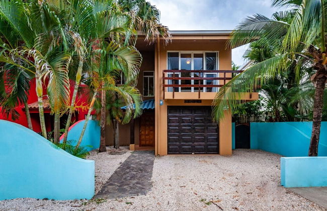 Nicely priced duplex in Surfside with private pool and AC in every room - Photo 47