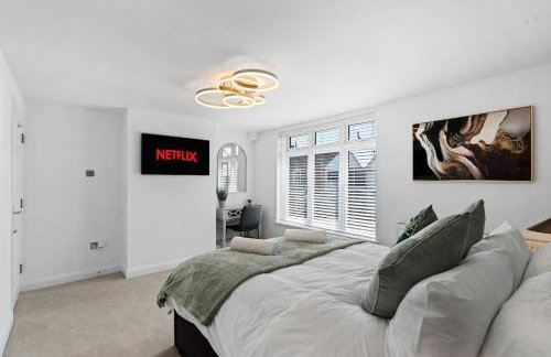 Luxury 4-Bed Family & Group Home-King or Twin Beds-Driveway, Garden-Near Gatwick - Foto 21