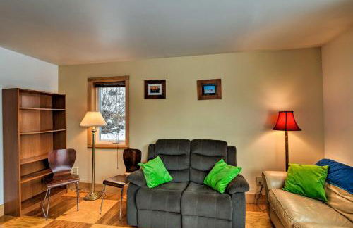 Walk to Town and Coast Anchorage Condo with Fireplace - Foto 4