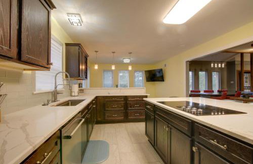 Private and Spacious Lakefront Home in Memphis! - Foto 8