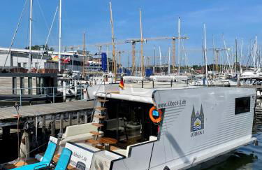 Hausboot mit Traumlage in Lübeck-Travemünde - Foto 1