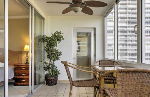 Oceanview on SAND located in Ocean Manor Resort Fort Lauderdale Beach 2 bed 2 bath spacious corner unit partial ocean view - Foto 17