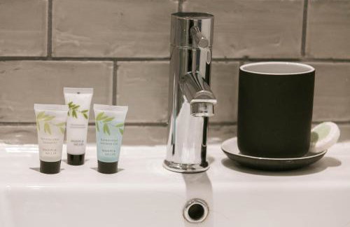 Peaceful Apartment - Dedicated Free Parking - Walk to Centre, Uni, Hosp - Business and Leisure - Contact For Long Stays - Foto 25