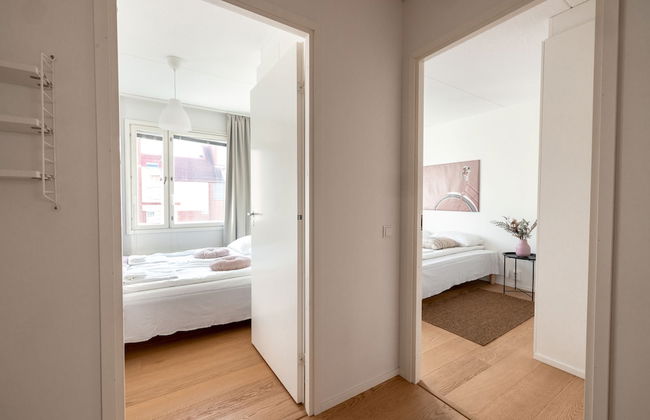 2ndhomes Modern & Cozy 2BR Apt w Balcony - Foto 2