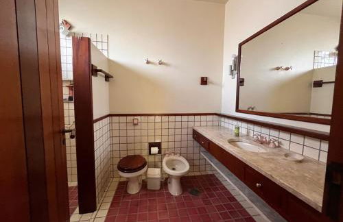 Spacious house with pool - 100m from the sea in Guaecá - Foto 4