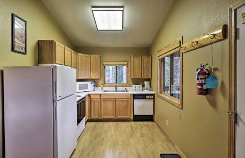 Trego Cabin with Mountain Views and Lake Access! - Foto 9