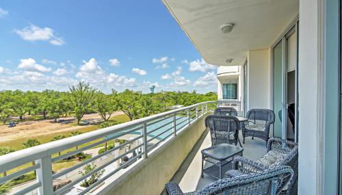 Beachside Biloxi Club Condo Balcony with Ocean View - Foto 2