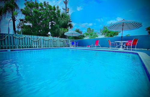 Secret Serenity! Roomy! Pool! 5 min from Beach! - Photo 10