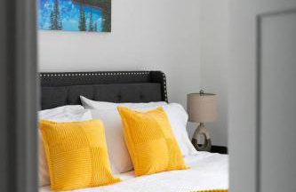 Sunrise Glow Spacious 2BR 2BA 2 King Beds Gym WFH - Foto 17