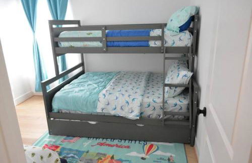 Tranquil Downtown Escape with Backyard - Photo 27