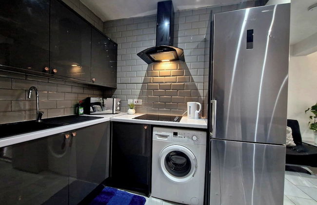 Seaside Escape - Sleeps 4 - Pets Ok - Free Parking - Photo 14