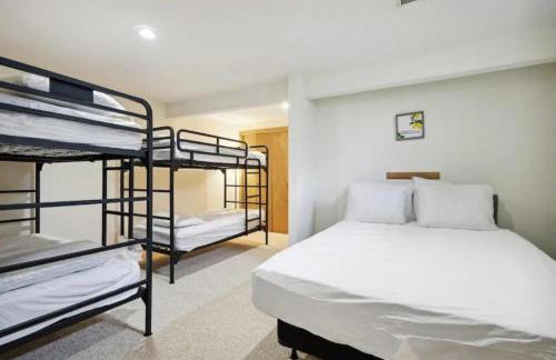 Near Shopping & Dining- The South Bend Bungalow - Foto 33