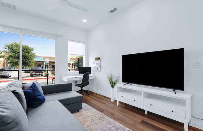 Luxury Resort-style Living Centrally Located - Foto 8