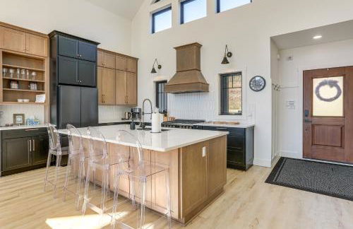 3 Mi to Holiday Valley Mtn-View Home with Hot Tub - Foto 9