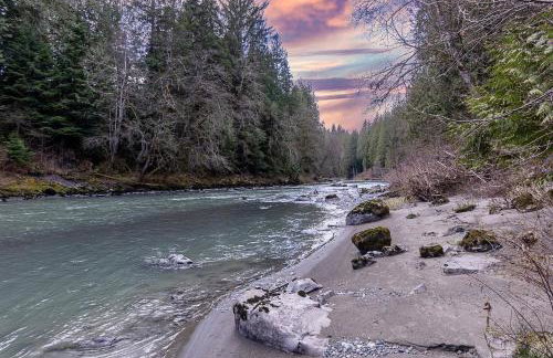 Chase's River Cabin - Hot-tub Firepit & Fireplace - Foto 29