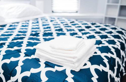 ROKU TVs - Washer & Dryer - QueenBeds - GroupStay - Foto 7