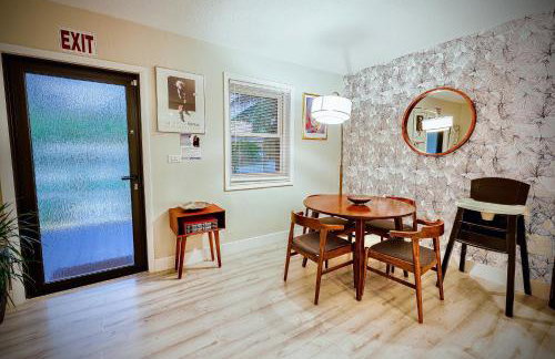 Private Heated Pool Oasis Pet-Friendly Retreat Short or long Stays Sleeps 2-8 Ppl - Photo 28