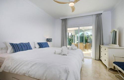 Large Ground Floor Apartment with Private Garden and Beach Access - Photo 34