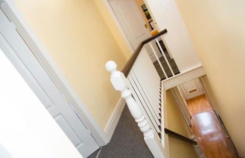 3 Bedroom House, Free Parking and Self Check In - Foto 32