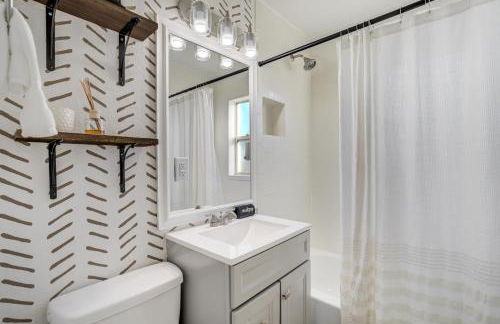 Charming 2BR Retreat - Pet Friendly! - Foto 23