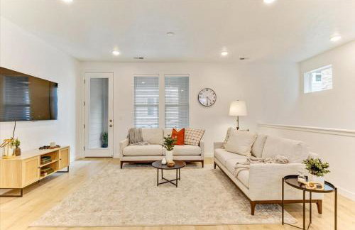 Modern 4BR Home Rooftop Patio Mountain Views - Foto 19