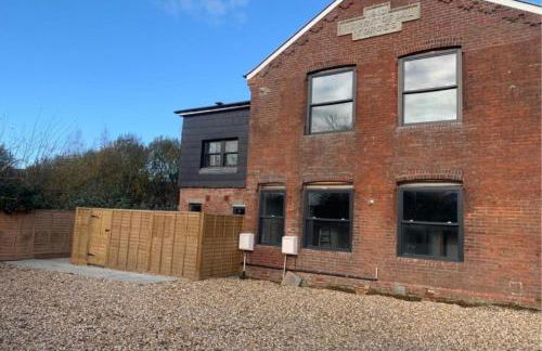 Two Bedroomed Loft Apartment - The Old Drill Hall Ryde - Photo 10