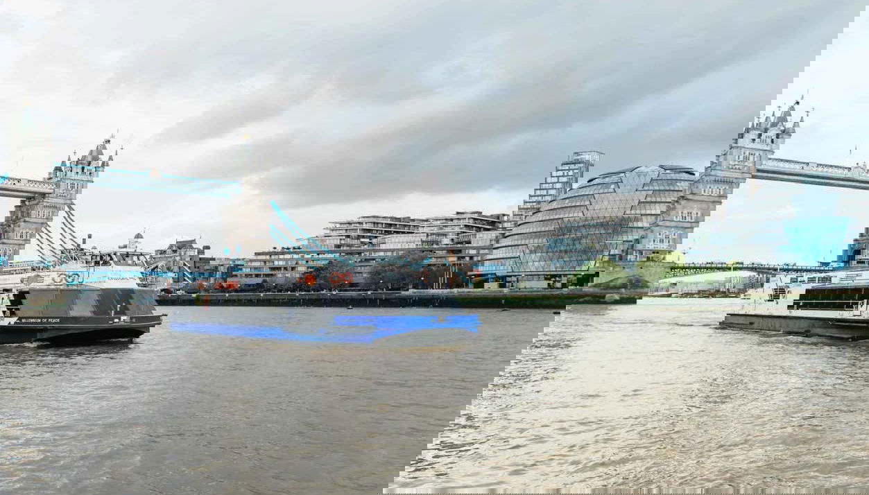 Passando junto à Ponte da Torre