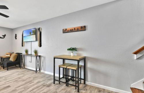 Stay Awhile Condo Minutes to Beach with Pool - Foto 21