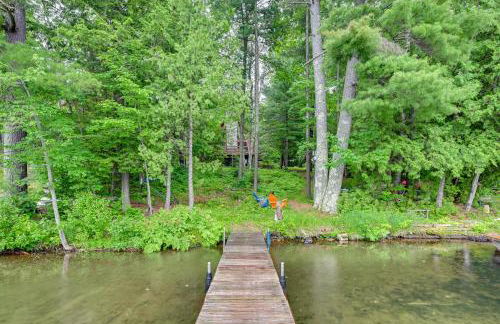 Peaceful White Sand Lake House with Dock and Deck! - Foto 31