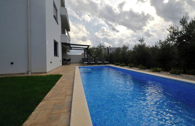 Charming Apartment With Private Pool and Garden - Foto 20