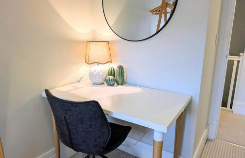 Compton Apartment with free parking - Photo 9