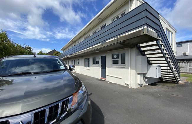 Ulster Apartments - Photo 2