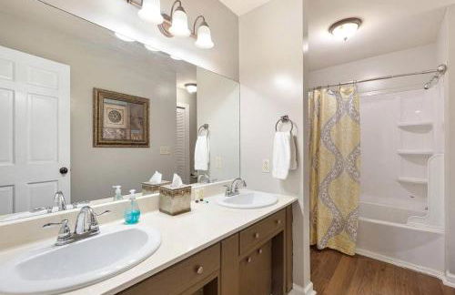 Peaceful Historic Villa with Hot Tub & Pool near Downtown Nashville, Tennessee - Photo 17