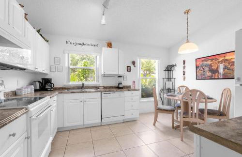 Upstay - Games & Private Pool Family Home - Photo 15